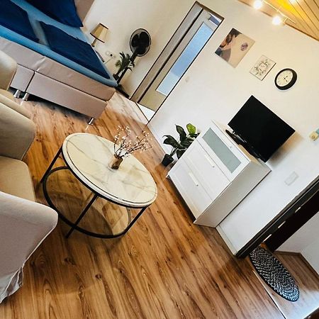 Private Studio Apartment With Balcony In Dortmund-Brackel Esterno foto